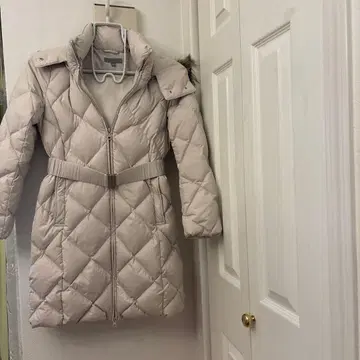 UNIQLO 라이트 베이지 퀼팅 다운 자켓