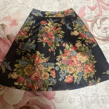 플레어 스커트 꽃무늬 블랙