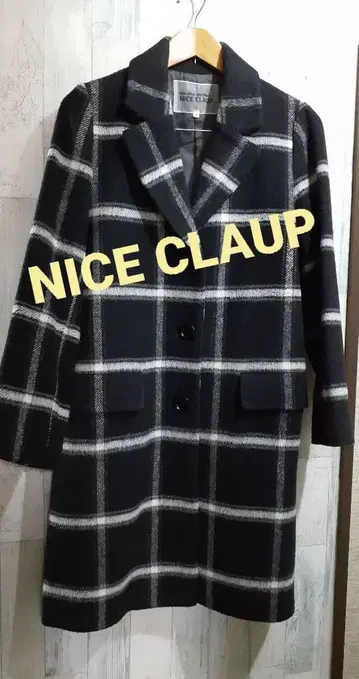 NICE CLAUP 체크 무늬 모노톤 롱 코트 M 사이즈