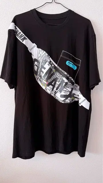 미사용 새상품 그래픽 프린트 T셔츠 지퍼 포켓 블랙 한국