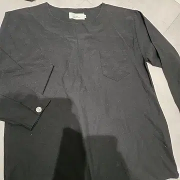 LiSS 블랙 긴팔 티셔츠 포켓 부착