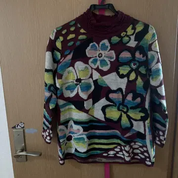 꽃무늬 멀티 컬러 니트 긴팔