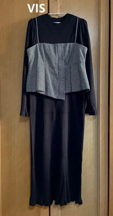 VIS 뷔스티에 포함 리브 니트 원피스 블랙 x 하운드투스