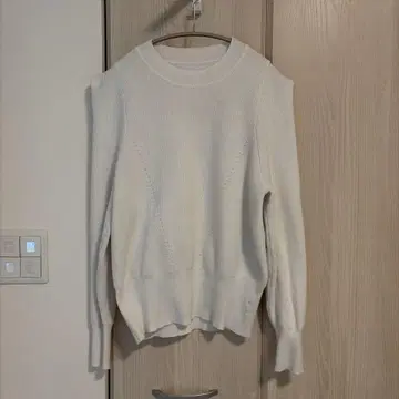 BIRTHDAY BASH 파워숄더 니트 화이트