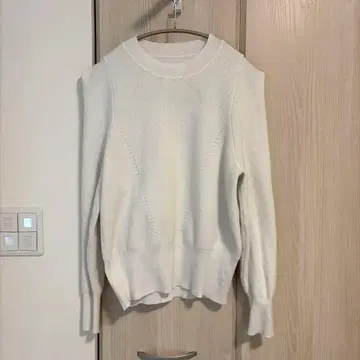 BIRTHDAY BASH 파워숄더 니트 화이트