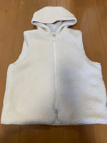 후드 부착 보아 퀼팅 베스트