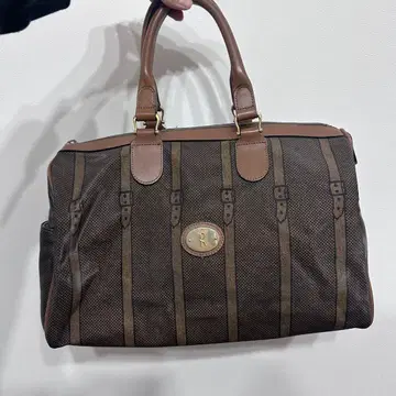 로베르타 디 카메리노 보스턴 백