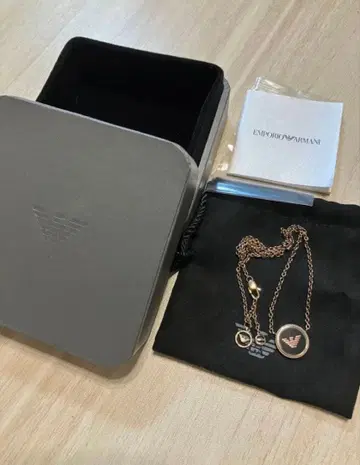 엠포리오 아르마니 로고 목걸이 골드