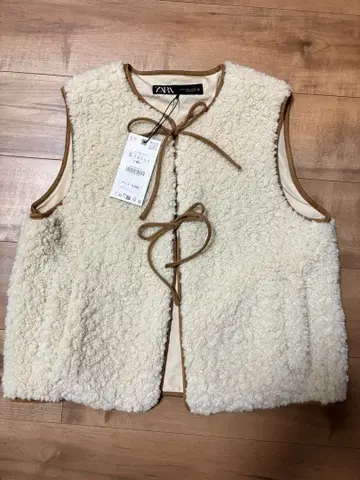 [ 미사용 새상품 ] ZARA 아이보리 보아 자켓 베스트