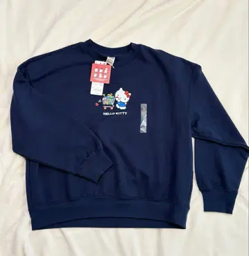 HELLO KITTY 네이비 맨투맨 M UNIQLO