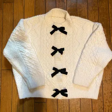 리본 케이블 니트 스웨터