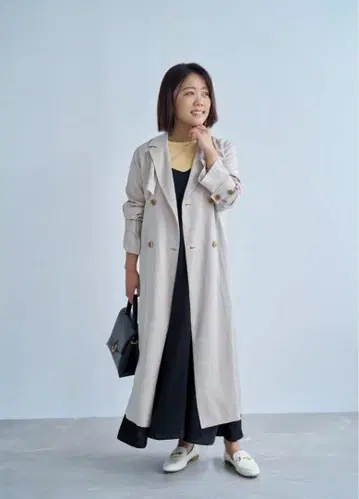 COHINA 글로시 라이트 트렌치코트 라이트 베이지
