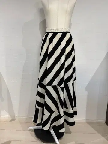Auie F! 스트라이프 플레어 롱 스커트