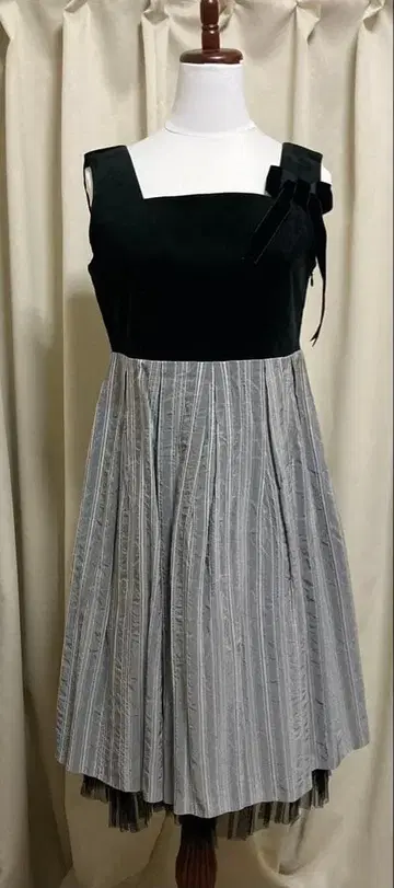 제인 마플 절개 오버롤 스커트 벨벳 리본 샤샤 스커트