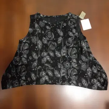 센소유니코 지우 블랙과 그레이 꽃무늬 슬리브리스 니트 베스트 미사용