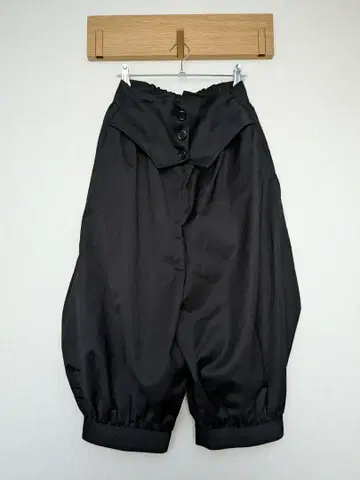 PEACENOW 블랙 호박 팬츠