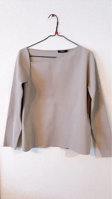 미사용 새상품 DRESSLAVE 드레스레이브 베이지 긴팔 상의