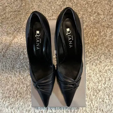 다이애나 블랙 스틸레토 펌프스