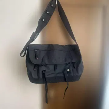 블랙 숄더백 조정 가능 스트랩