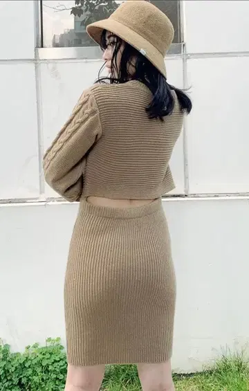 GYDA 백 오픈 타이트 니트 원피스