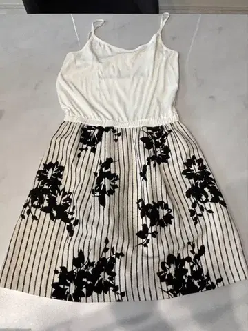 새상품 미사용 리엔다 플로키 콤비 니트 원피스 플라워 보더