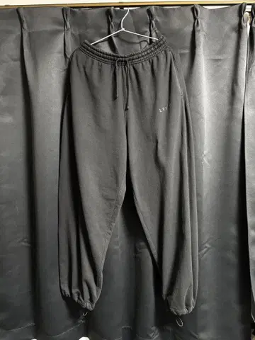 LYFT 하라주쿠점 한정판 스웨트 팬츠 올 블랙