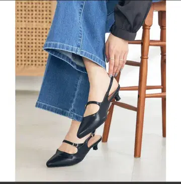 a.v.v 블랙 백 스트랩 펌프스 L