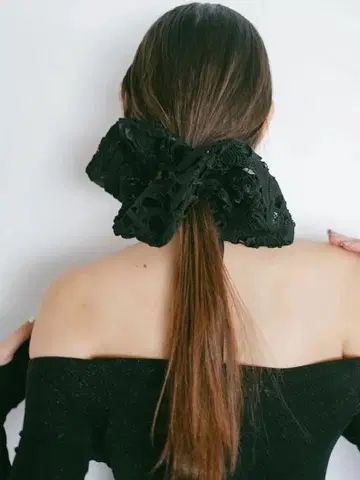 MARTE SYKIA Square Lace Chouchou 'Helen'