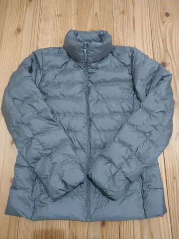 유니클로 울트라 라이트 다운 M 그레이