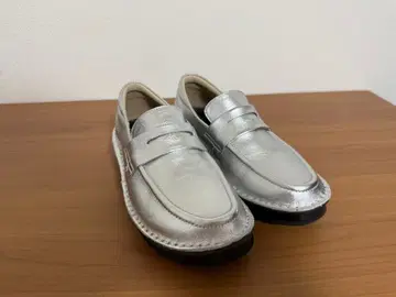 돌체 소가죽 스티치 다운 로퍼 23cm 3E 실버