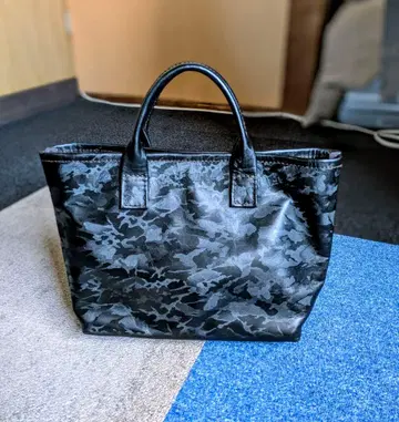 카모플라쥬 블랙 토트백