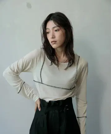 [ AGAWD ] 절개 시어 티셔츠