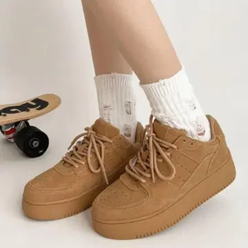 통굽 베이지 스웨이드 스니커즈 (25.5cm)