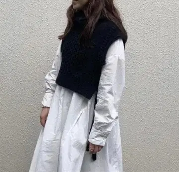 unfil 앙필 프렌치 메리노 케이블 니트 하이넥 워머 베스트