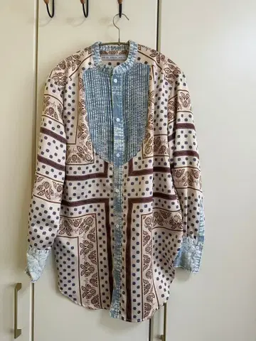 [ ANGELINA ] 반다나 패턴 이소재 셔츠