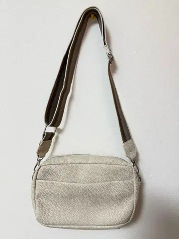 베이지 가죽풍 숄더백