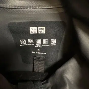 새상품급 인기 블랙 UNIQLO 블록테크 자켓 M 사이즈