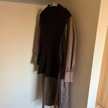 다크 브라운 하이넥 니트 원피스