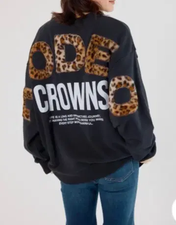 RODEOCROWNS 미사용 새상품 애니멀 인조 모피 아플리케 맨투맨