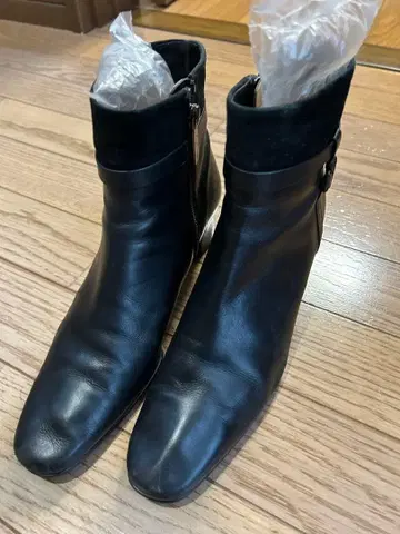 Quascutum 블랙 가죽 부츠 23cm