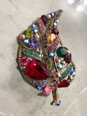 컬러풀한 잎 모양 브로치 리프 브로치 스와로브스키 사용 목걸이