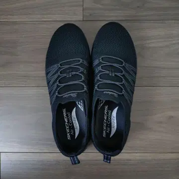 SKECHERS 에어 쿨드 아치 핏 블랙 스니커즈