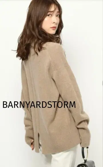 AQUA 울 캐시미어 백 슬릿 터틀 니트 BARNYARDSTORM