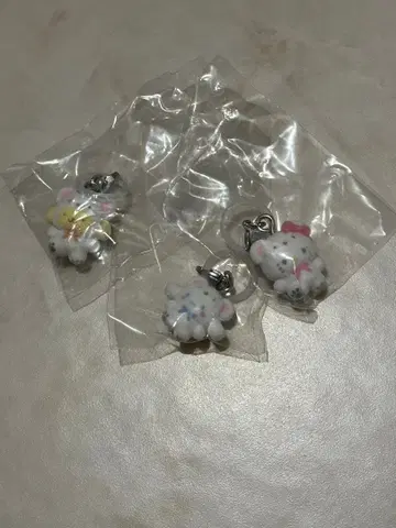 산리오 메지루시 참 복슬복슬 스노우 폼폼푸딩, 키티, 시나모롤