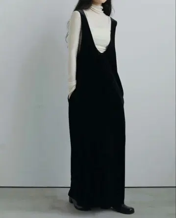 아누케 벨루어 유넥 원피스 블랙 36