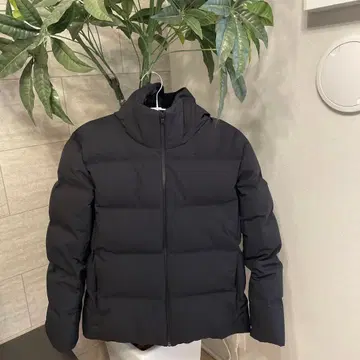 2025 모델 정가 14,900엔 새상품 블랙 다운 풀 지퍼