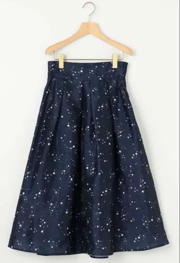 쿠미쿄쿠 스타릿 프린트 턱 플레어 스커트 M 사이즈 네이비