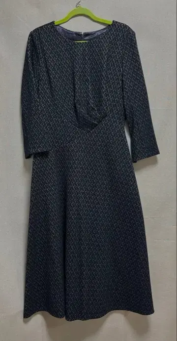 [ 미사용 새상품 ] 쿠 드 샹스 핏앤플레어 원피스