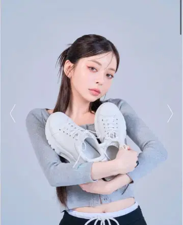 스즈키 아미 씨 화이트 통굽 스니커즈