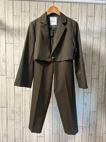 다즐린 dazzlin 올리브 그린 자켓과 팬츠 세트